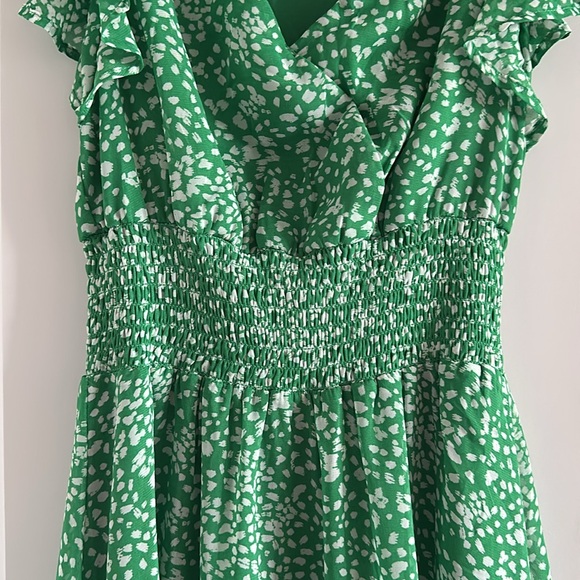 Woman’s Green Mid Calf Smocked V-Neck Dress - Size XS - Picture 5 of 8